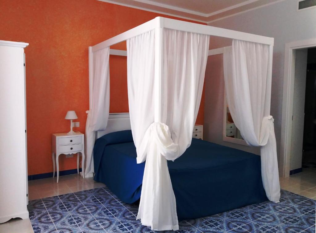 Postel nebo postele na pokoji v ubytování Odysseus Hotel