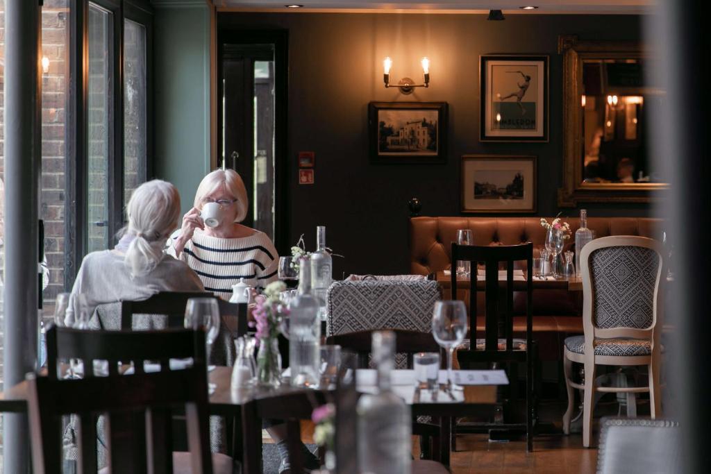 Rose And Crown Hotel - Resim 16