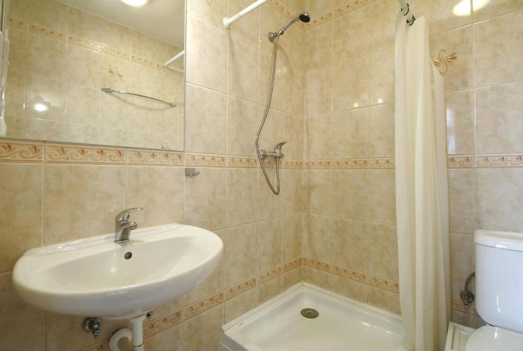 Koupelna v ubytování Horský hotel Žižkova bouda
