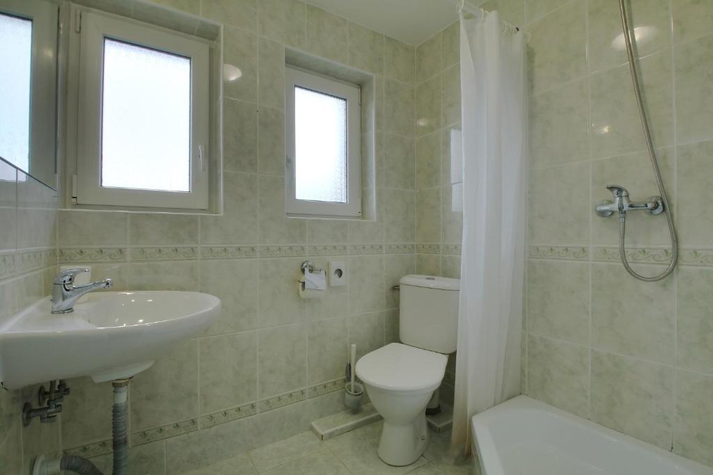 Koupelna v ubytování Horský hotel Žižkova bouda