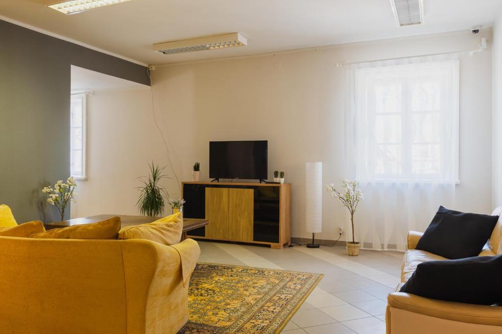 TV a/nebo společenská místnost v ubytování Kuressaare Central Hostel
