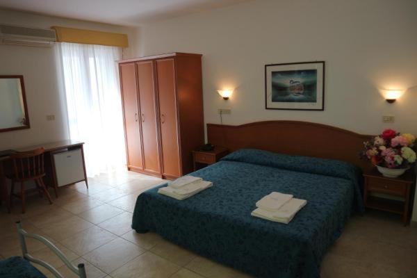 Łóżko lub łóżka w pokoju w obiekcie Hotel Orchidea