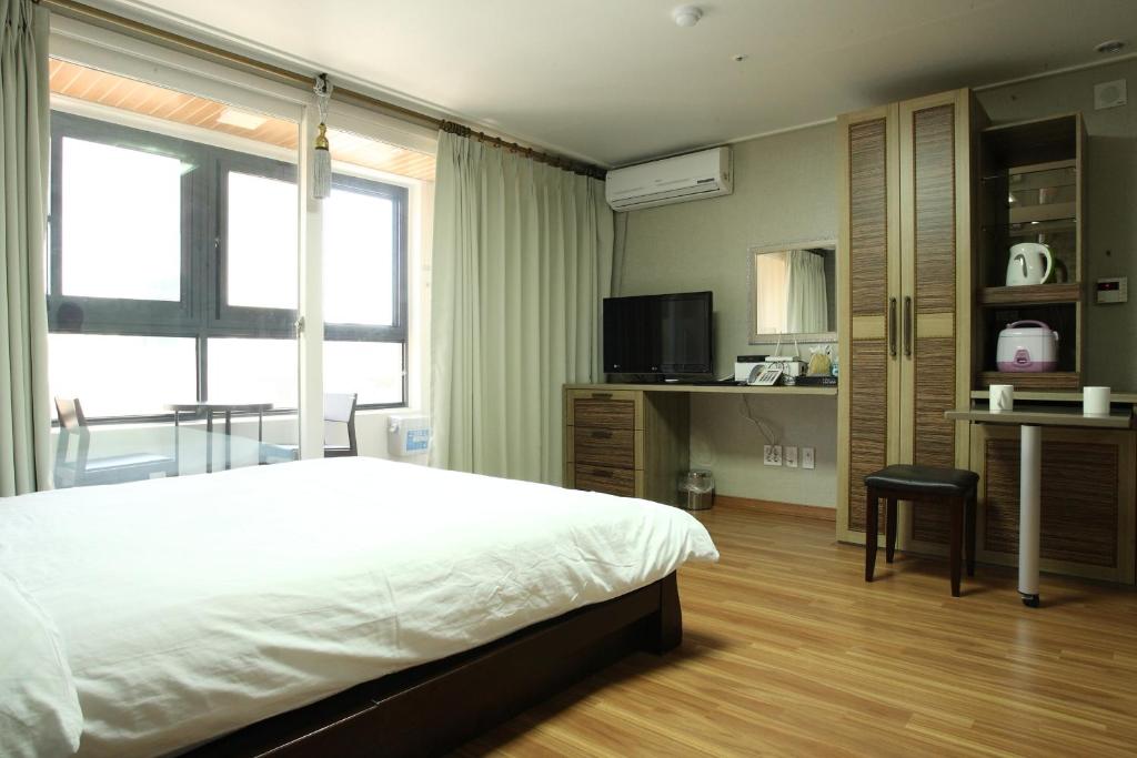 Un pat sau paturi într-o cameră la Residence Hotel Lamia