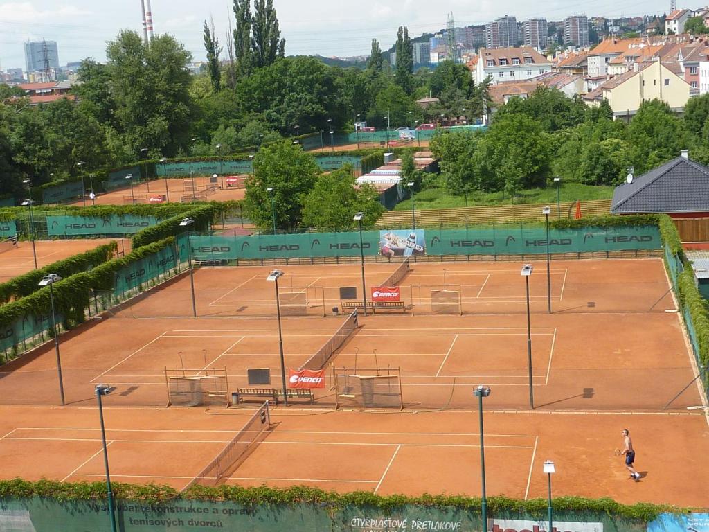 Tenis a/nebo squash v ubytování Penzion U sv. Kryštofa nebo okolí