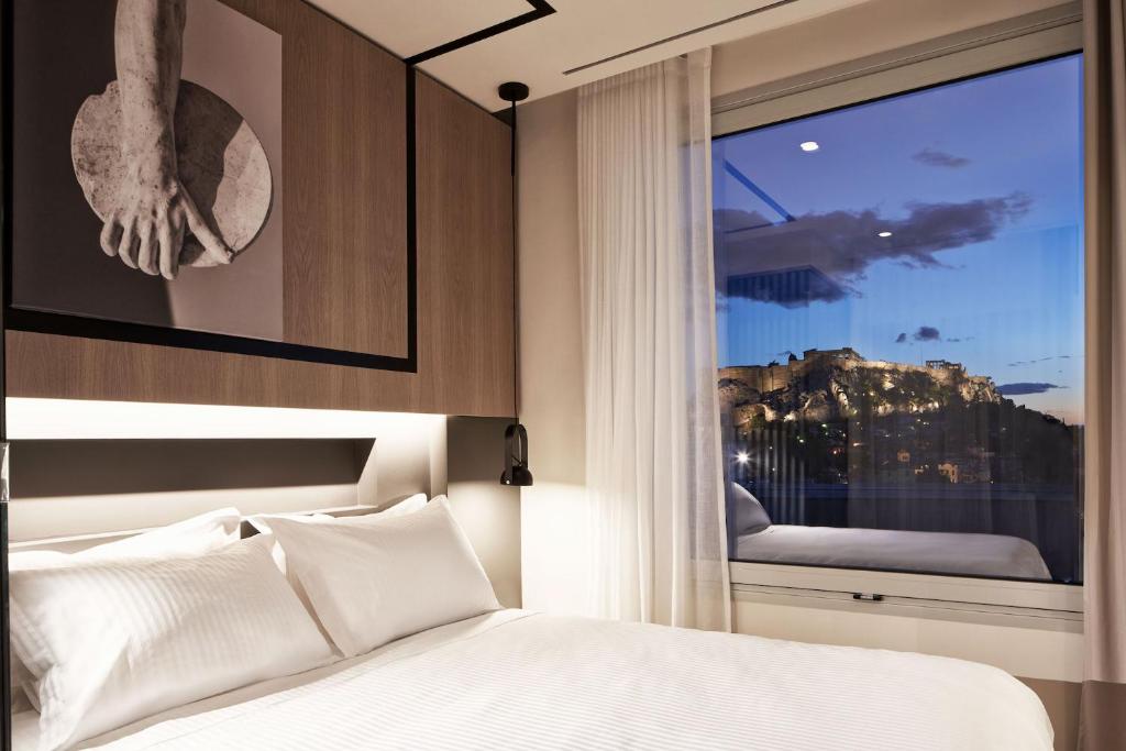 Llit o llits en una habitació de Urban Frame Plaka