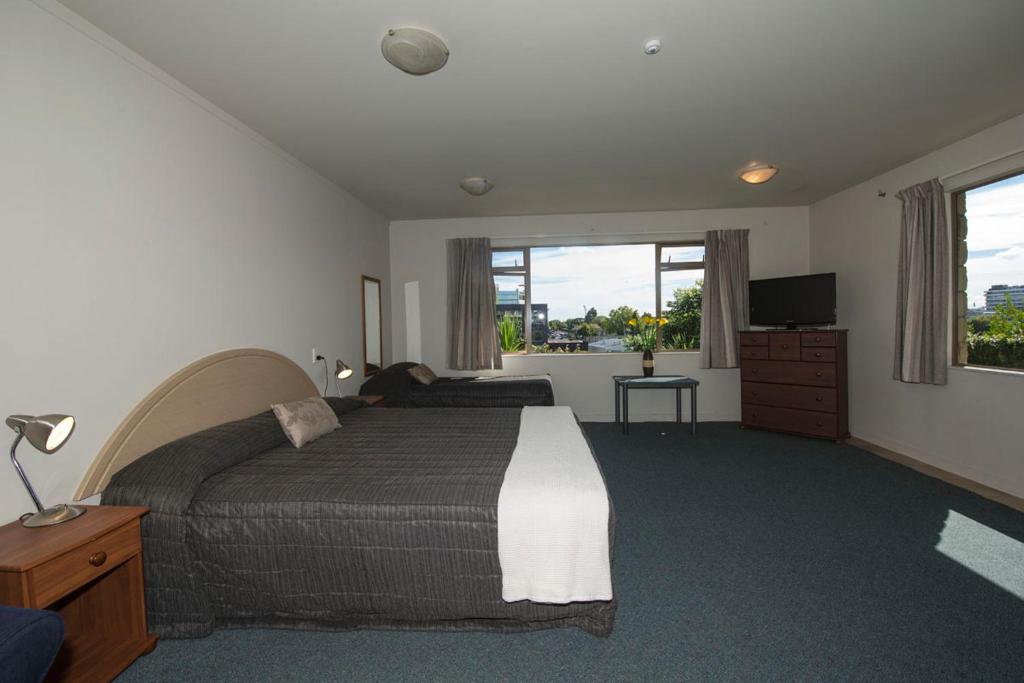 TV a/nebo společenská místnost v ubytování Lake Point Motel