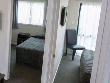 Postel nebo postele na pokoji v ubytování Brooklyn Motor Lodge