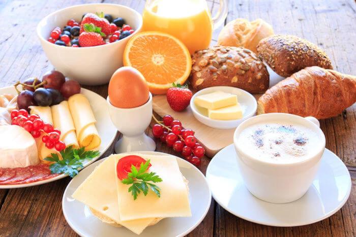 Jedlo v ubytovaní bed & breakfast alebo blízkom okolí