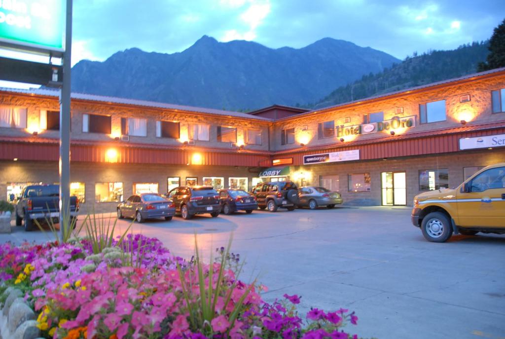 Nespecifikovaný výhled na hory nebo výhled na hory při pohledu z hotelu