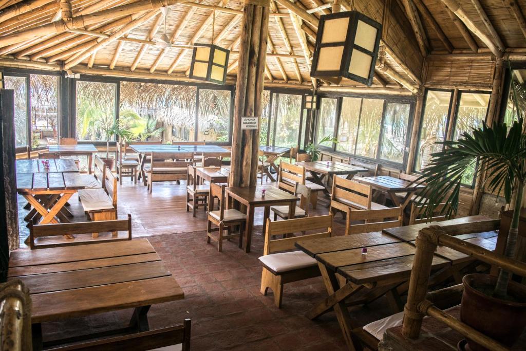 Restaurace v ubytování Las Cabañas de Antica