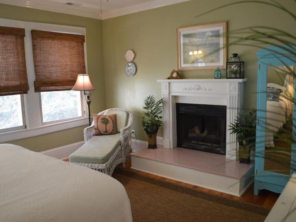 Red Rocker Inn - Savane