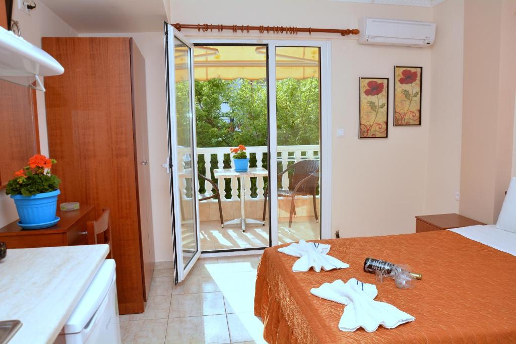Postel nebo postele na pokoji v ubytování VILLA TASOS