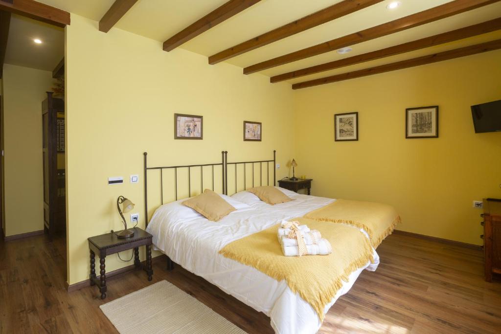 Cama o camas de una habitación en Hotel Rural As Laguas
