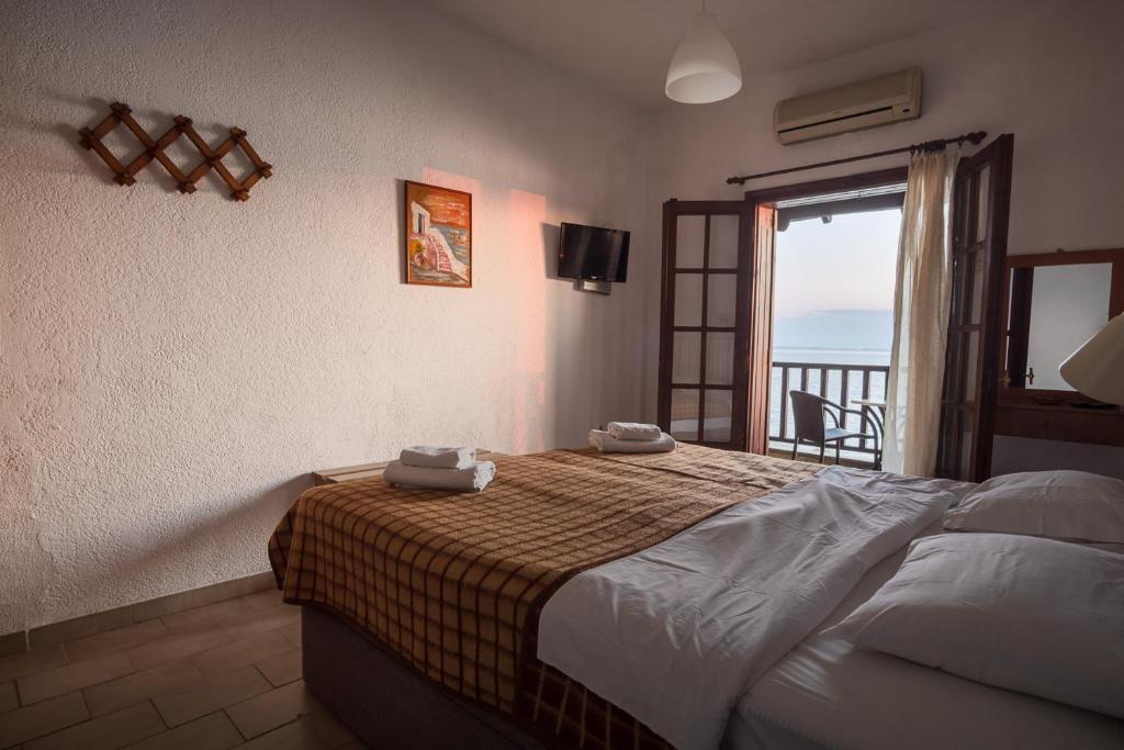 a bedroom with a bed with a view of the ocean at Villa Kalliopi in Gerakini