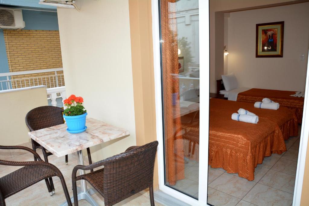 Postel nebo postele na pokoji v ubytování VILLA TASOS