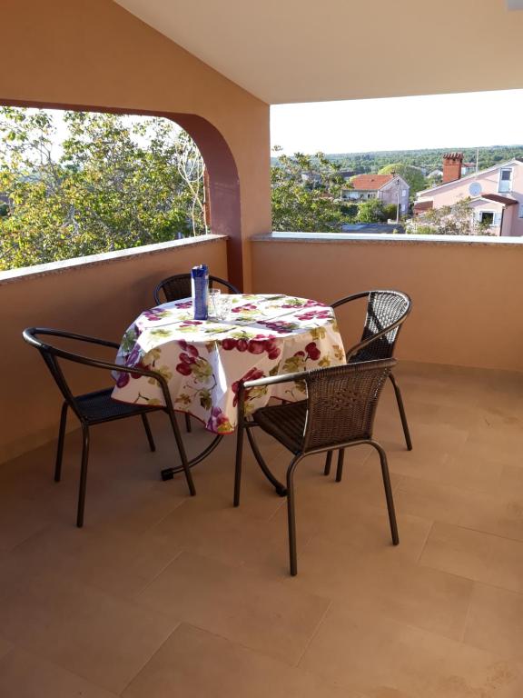 Balkón alebo terasa v ubytovaní Apartman Deni