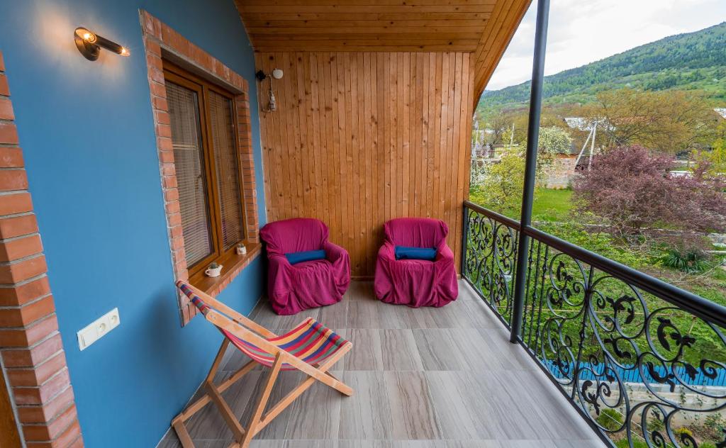 Nespecifikovaný výhled na hory nebo výhled na hory při pohledu z hotelu