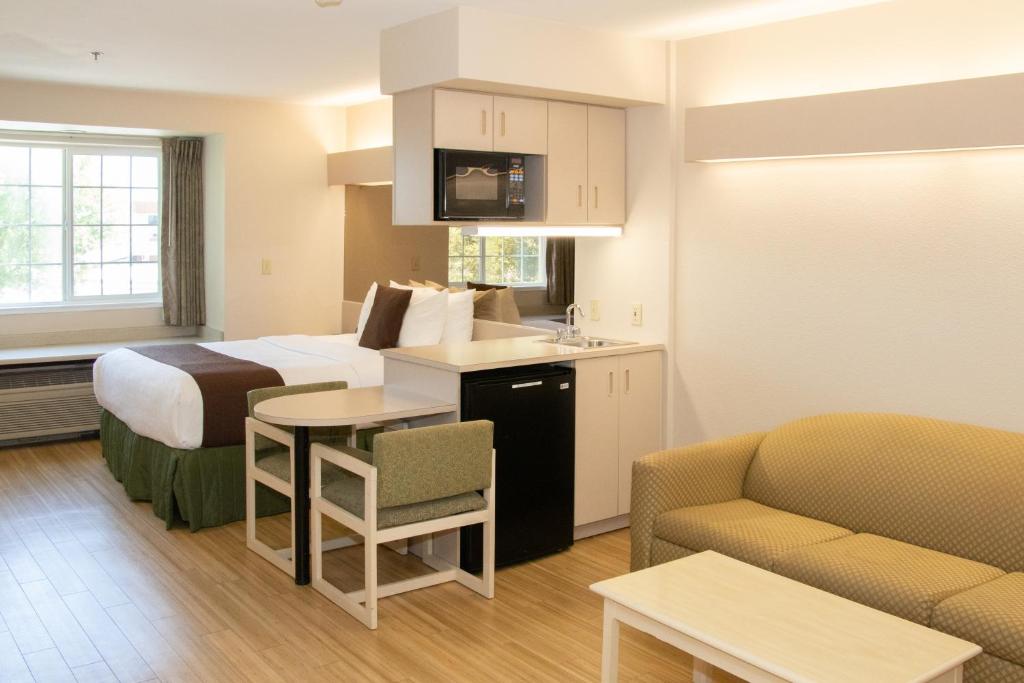 Microtel Inn & Suites Lodi - 