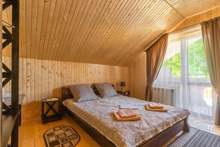 Postel nebo postele na pokoji v ubytování Приватна садиба Шаянське джерело
