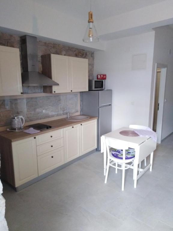 Kuchyň nebo kuchyňský kout v ubytování Apartment Iris