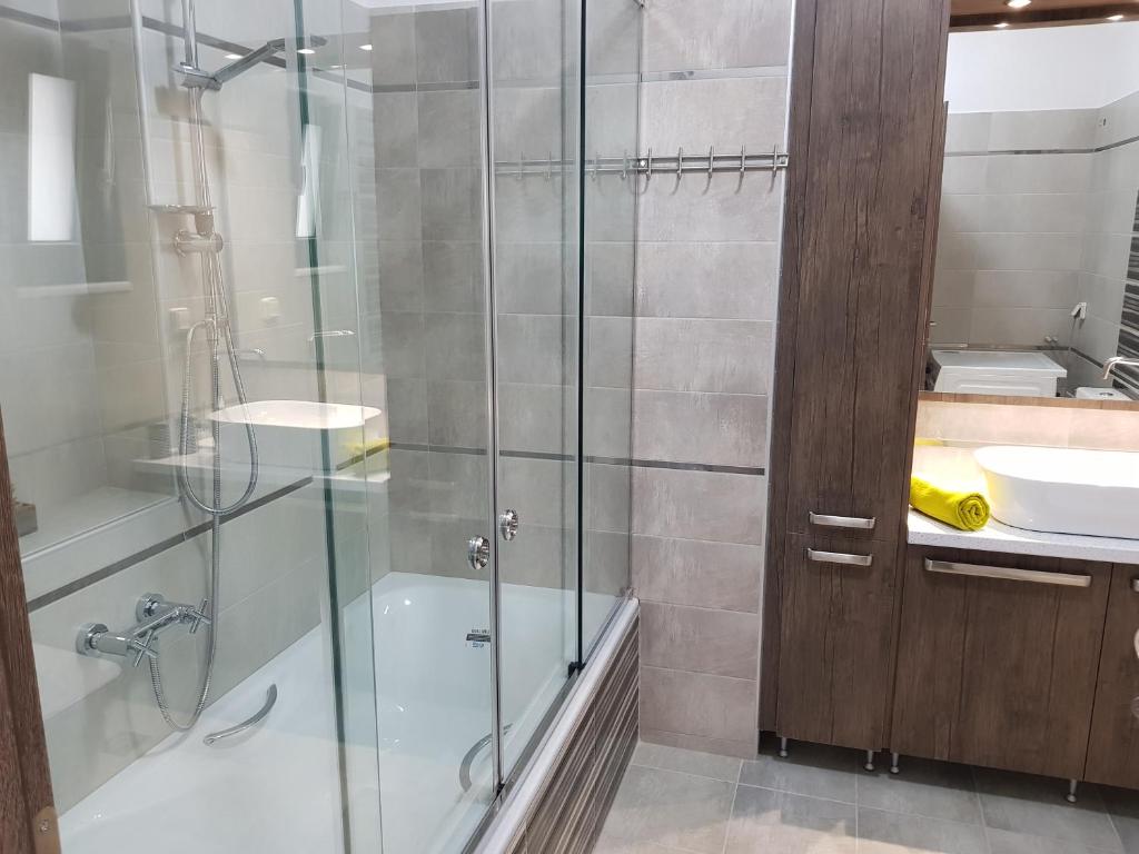 Angela Apartments - Three-Bedroom Apartment With Sea View
