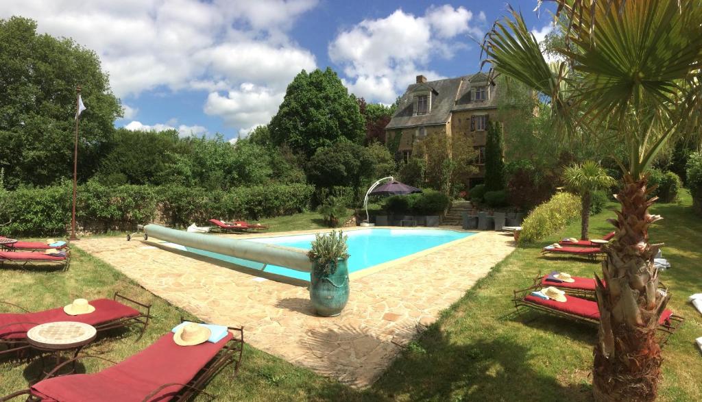 The swimming pool at or near Au Manoir des Forges