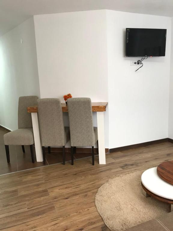 A television and/or entertainment centre at Apartments Kollari