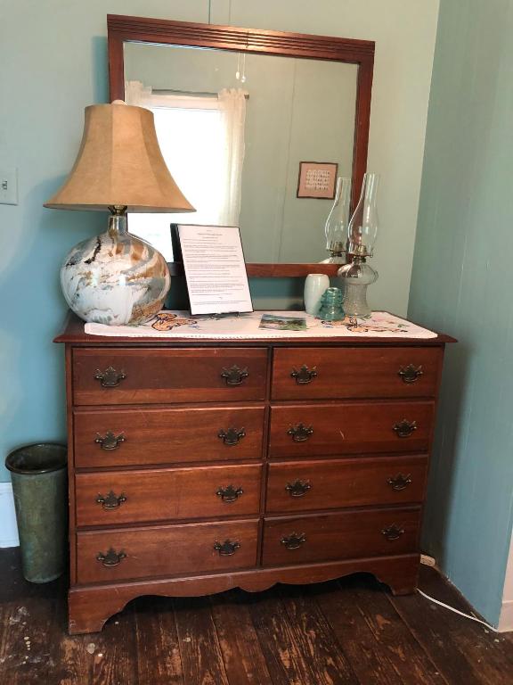 Magnolia House & Gardens B&B - Queen Room With Shared Bathroom