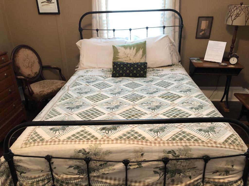 Magnolia House & Gardens B&B - Double Room With Shared Bathroom