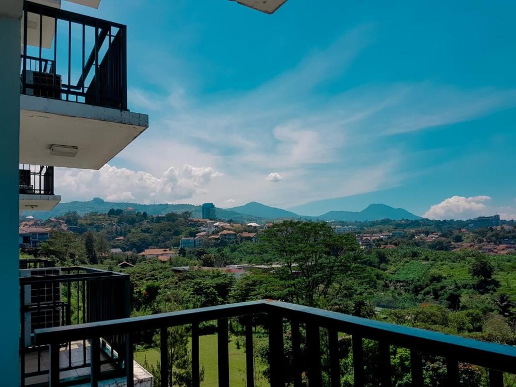 Un balcón o terraza de Marbella Suites Bandung