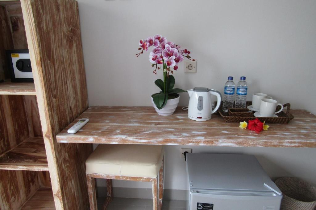 Příslušenství pro přípravu čaje a kávy v ubytování Recep Bungalow