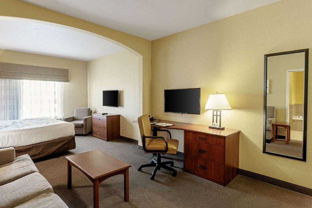 TV a/nebo společenská místnost v ubytování Sleep Inn & Suites Tyler South