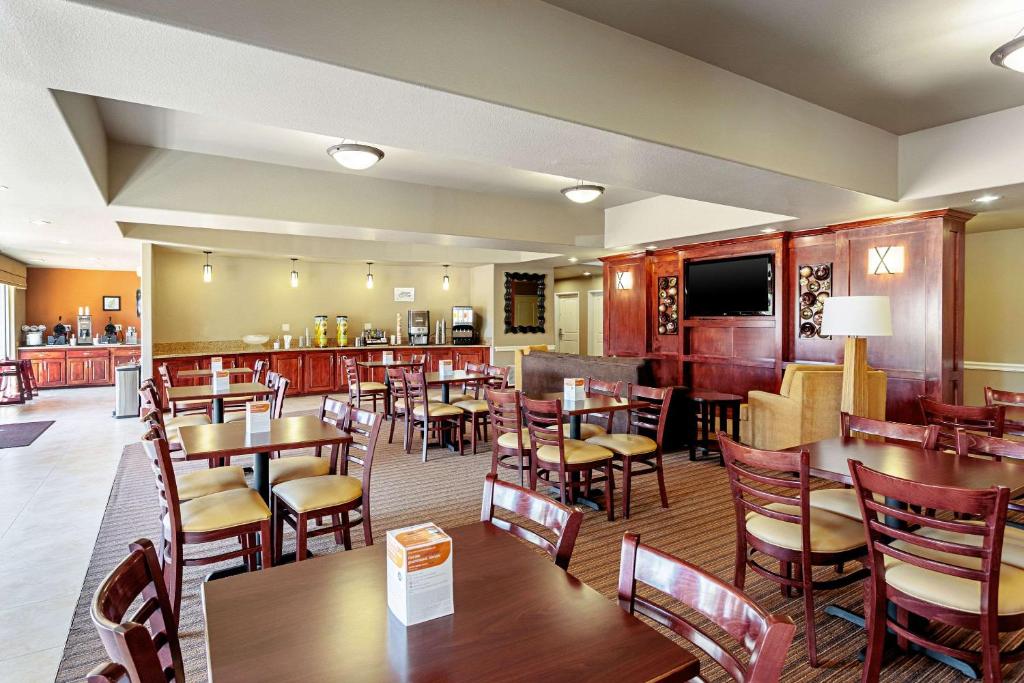 Restaurace v ubytování Sleep Inn & Suites Tyler South