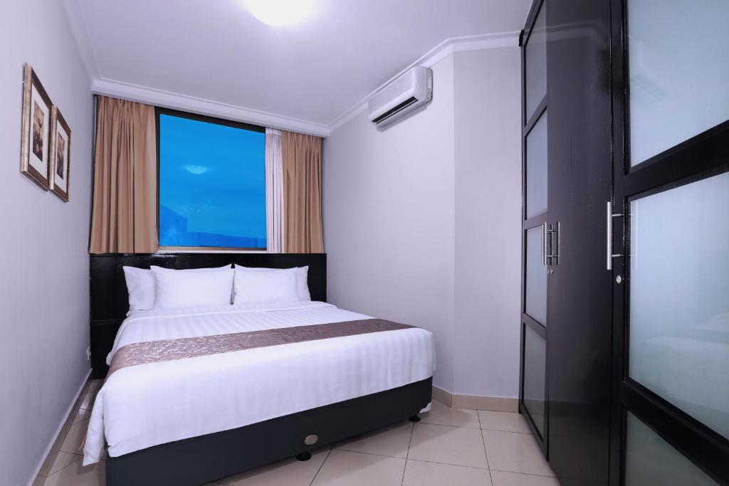 Postel nebo postele na pokoji v ubytování Horison Ultima Suite & Residences Rasuna Jakarta