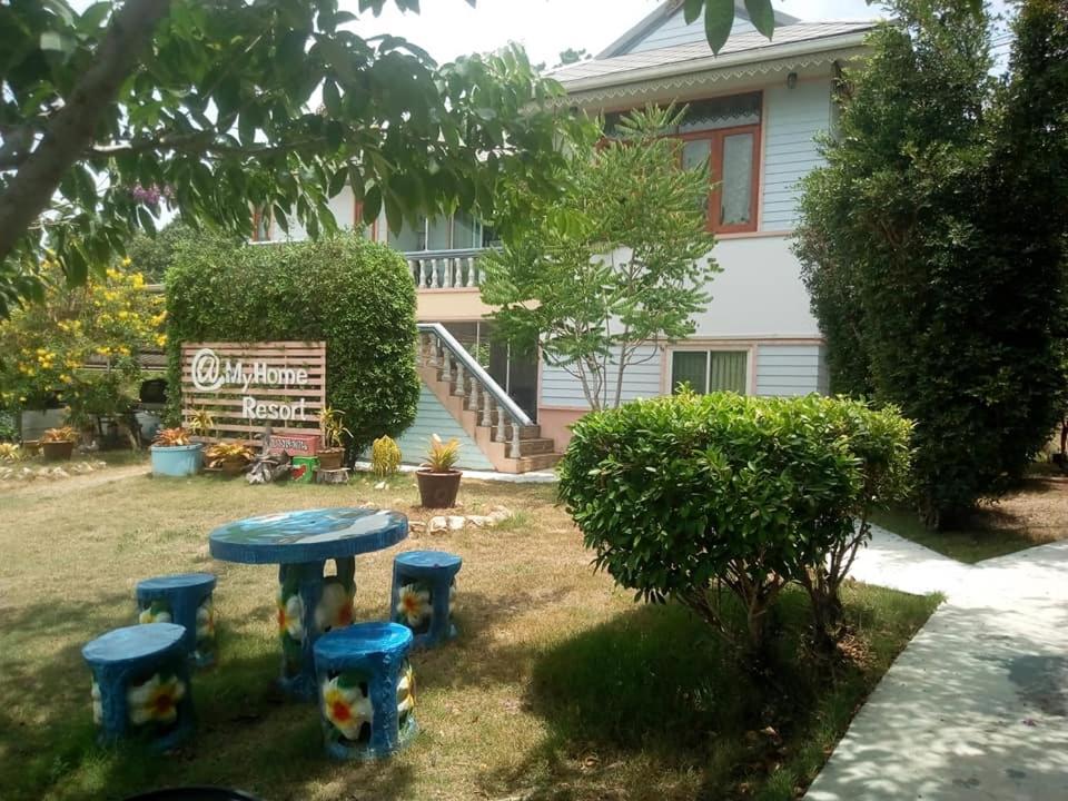 Zahrada ubytování AtMyHomeStay Bangsaphan