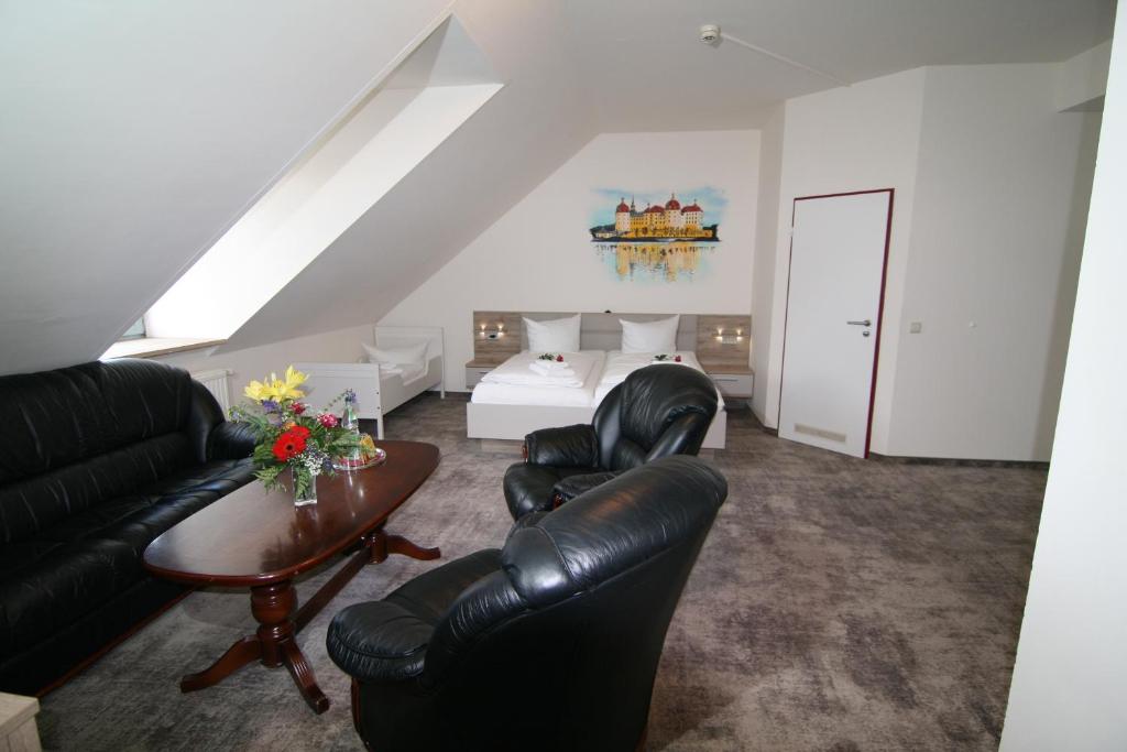 Posezení v ubytování Hotel am Waldschlösschen - Brauhaus
