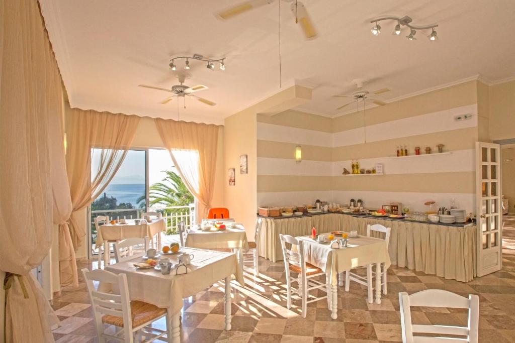 Restaurace v ubytování Aurora Beach Hotel