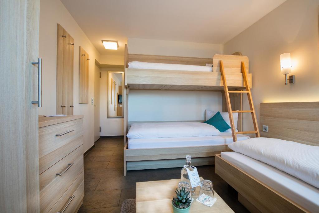 Postel nebo postele na pokoji v ubytování Hotel Oberland