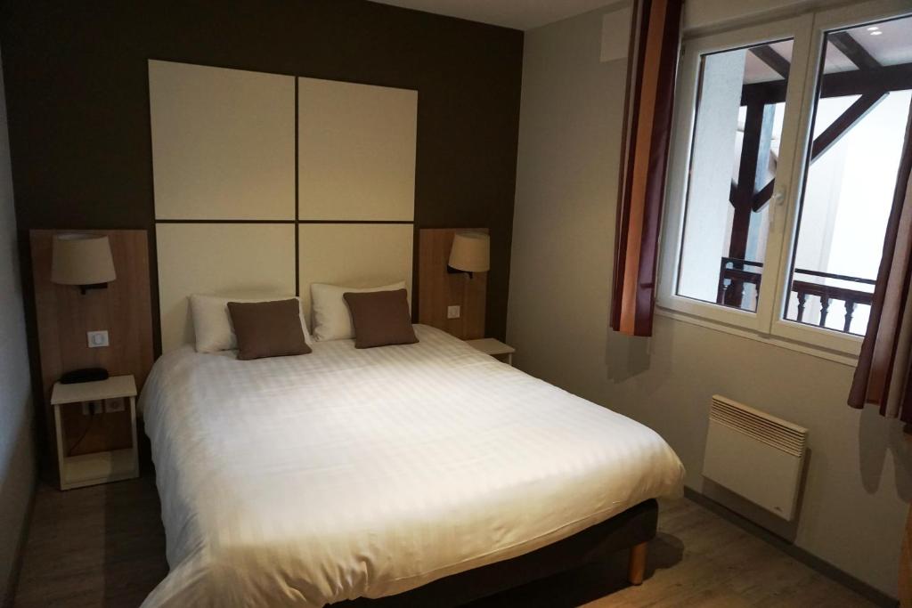 Hôtel Restaurant Du Parc de la Colombière - Resim 14