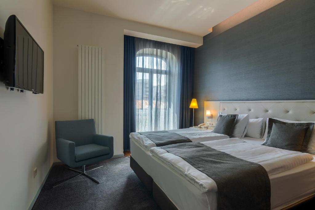 Postel nebo postele na pokoji v ubytování Hotel Cismigiu