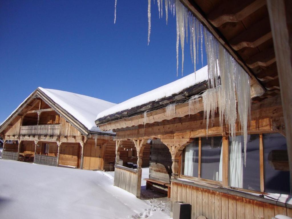 a log cabin with icicles hanging off of it at Ker Cambre in Saint-Pierre-dels-Forcats