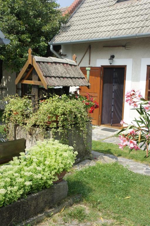 Zahrada ubytování Káli KŐ Apartman