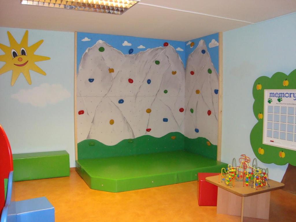 a room with a rock climbing wall at Appartements Schedererhaus in Going