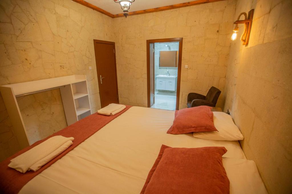 Capiedra Hotel - Standard Double Room
