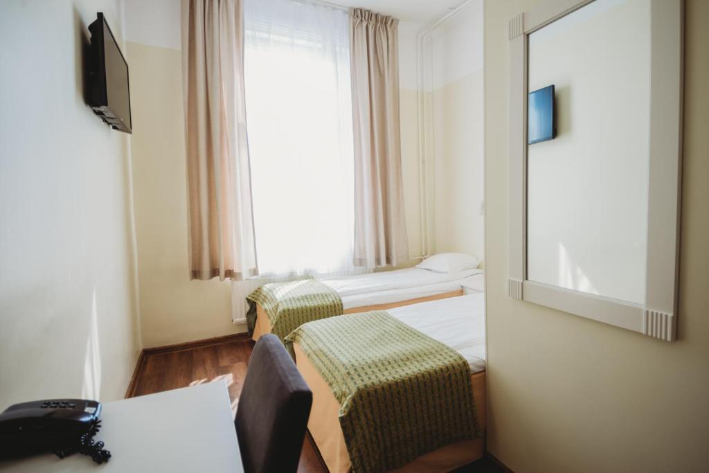 Postel nebo postele na pokoji v ubytování Economy Hotel