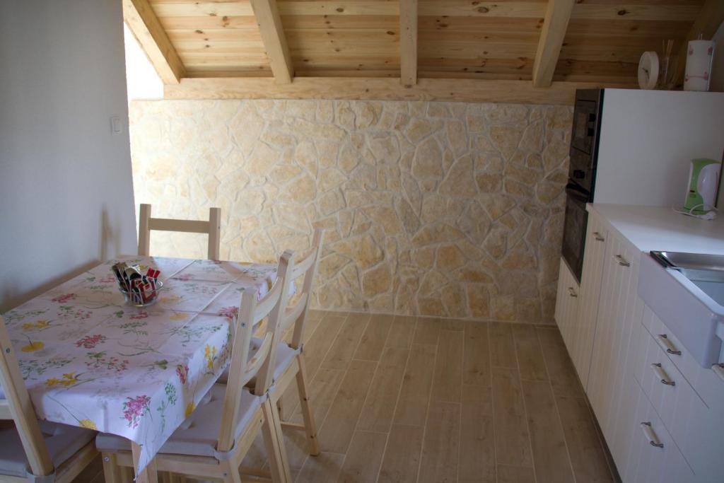 Kuchyň nebo kuchyňský kout v ubytování Apartments Vini and Ivana