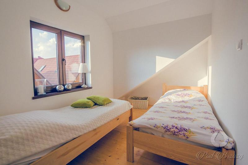 Postel nebo postele na pokoji v ubytování Pod brzozą