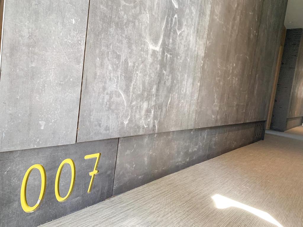 a sign on the side of a building with the number at Hotel Paradiso Garden in Playa de Palma