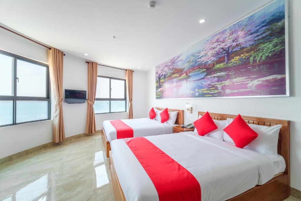 Giường trong phòng chung tại Capital O 215 An Duc Hotel Da Nang