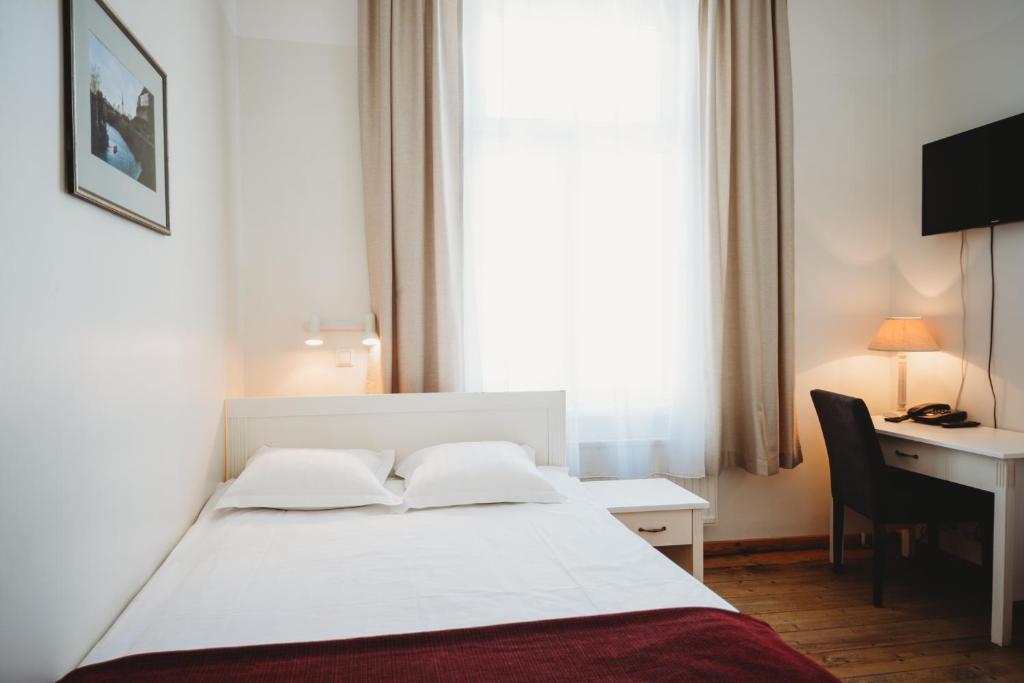 Postel nebo postele na pokoji v ubytování Economy Hotel